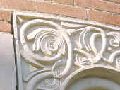 particolare della decorazione romanica della chiesa Madonna della Neve