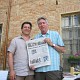 Alan_con_il_giornale_La_Nuova_Provincia